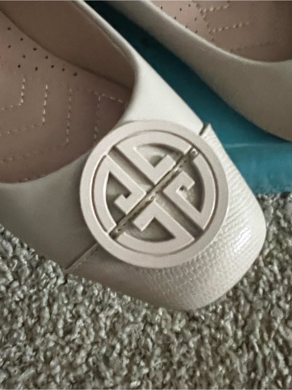 2 PAIRS FLATS SHOES LIKE NEW. CREAM BEIGE COLOR SIZE 8 - Picture 11 of 13